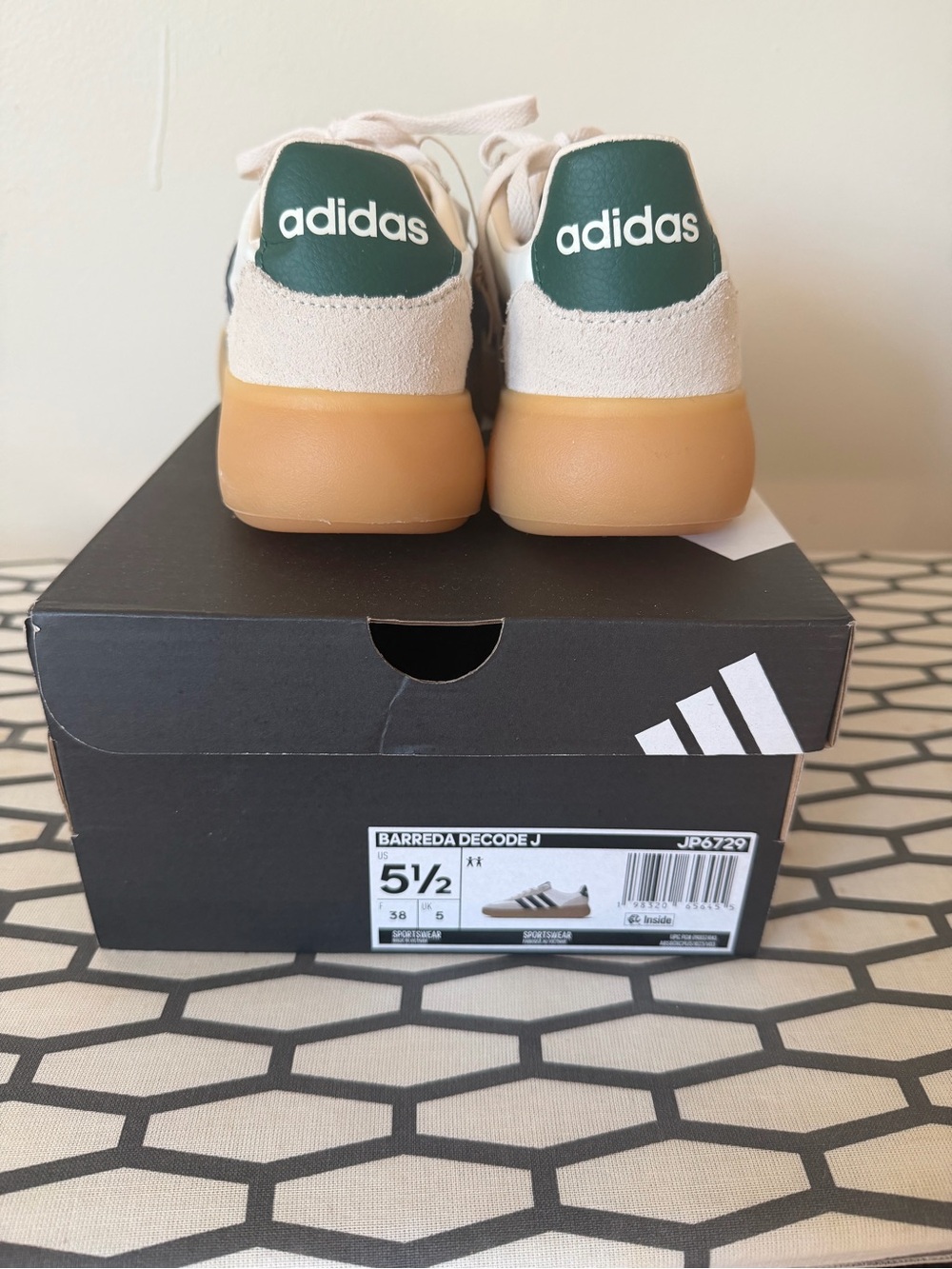 adidas Barreda Decode J unisex Low-Top Suede Leather Sneakers, US 5.5 new - Picture 3 of 5